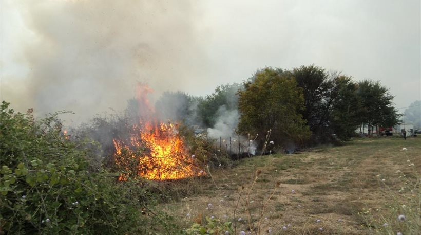 Υπό μερικό έλεγχο η φωτιά στο χωριό Καρέ Ρεθύμνου